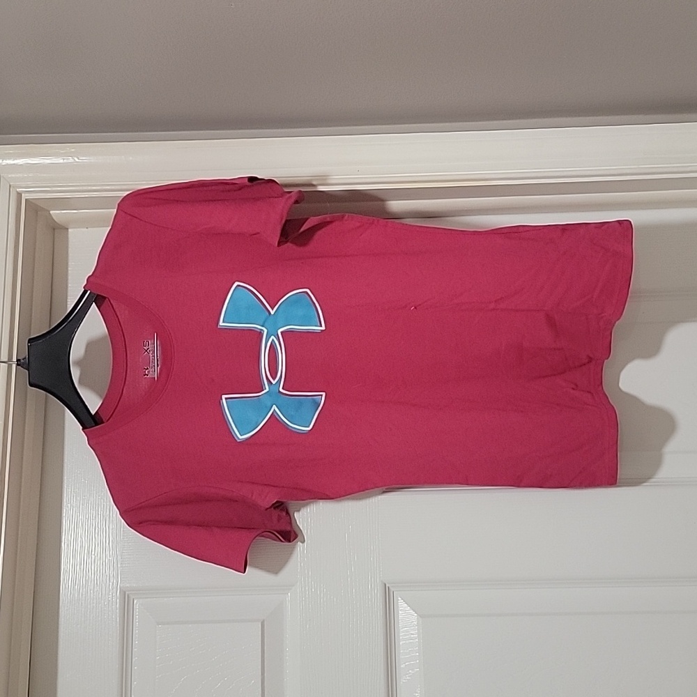 Under Armour XS Pink and blue print tee
